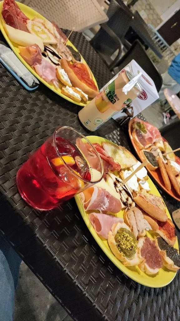 Leonardo Fabio Mendoza_Bar Prometeo_Ripa Teatina_recensione