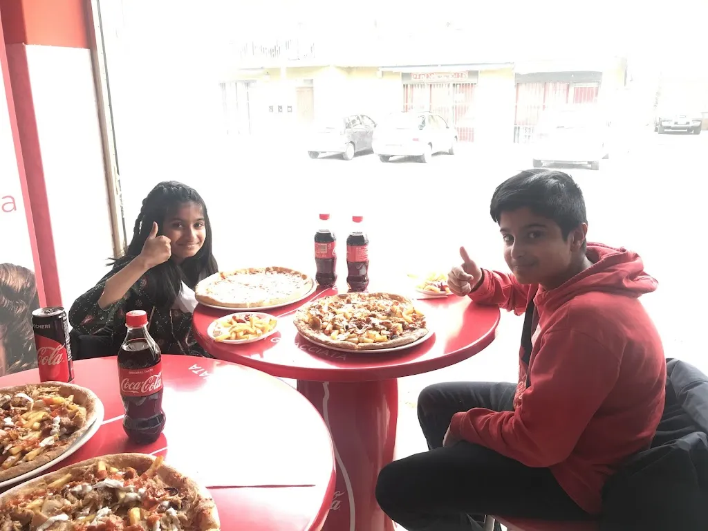 Firhan Tahir_La Vera Istanbul Kebab Pizza_San Giorgio Piacentino_review