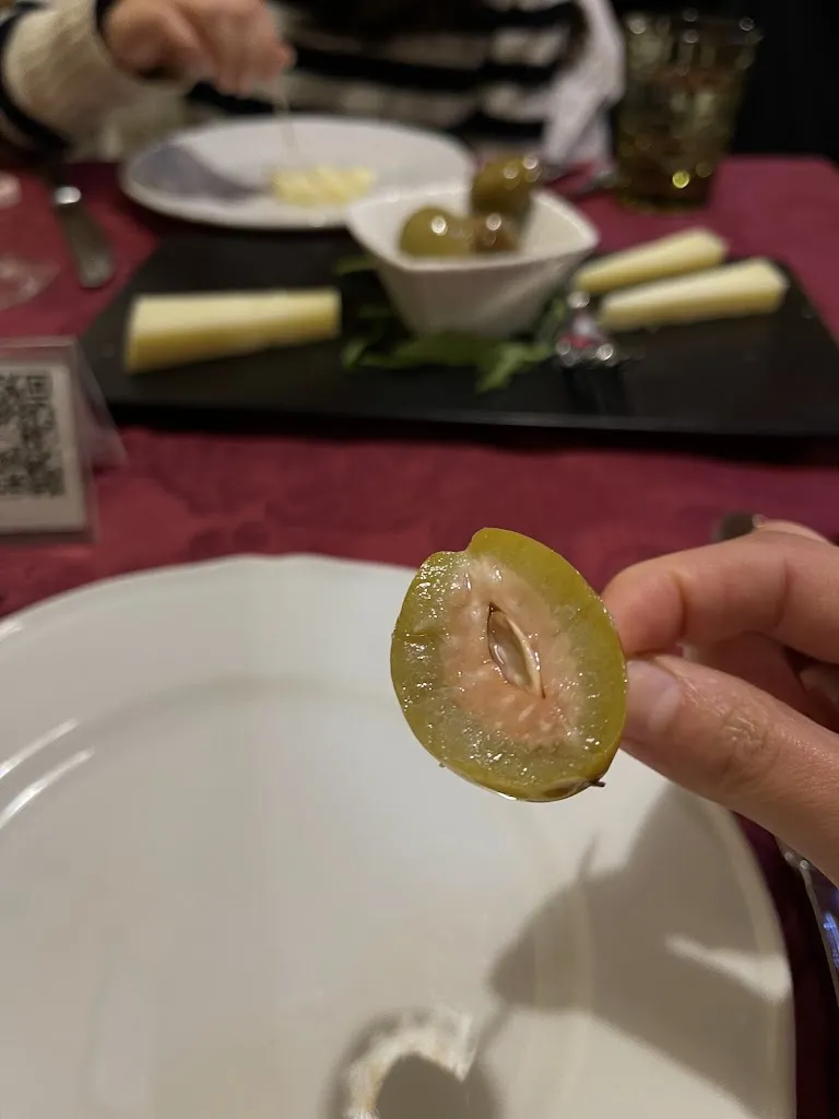 Josephine Shi_Ristorante Il Caminetto_Rocca di Cambio_Bewertung