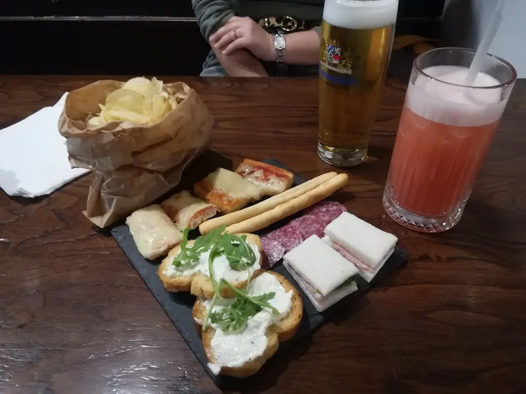 enrico_Pub Uva Nera_San Mauro Pascoli_review