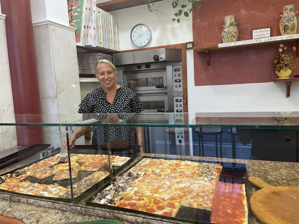 Pizzeria Al Taglio Ionica Di Shemuni Enkelejda restaurant in San Mauro Pascoli
