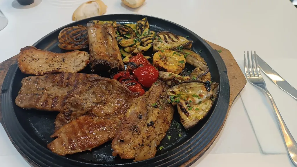 Simone T._Black or White - Ristobar_San Martino in Rio_review