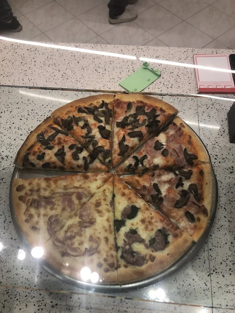 Pizzeria La Regina_San Martino in Rio_slider_image_2