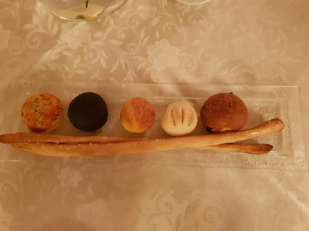 Lorena Oltolini_L'Angolo Nascosto_San Pietro in Cerro_review