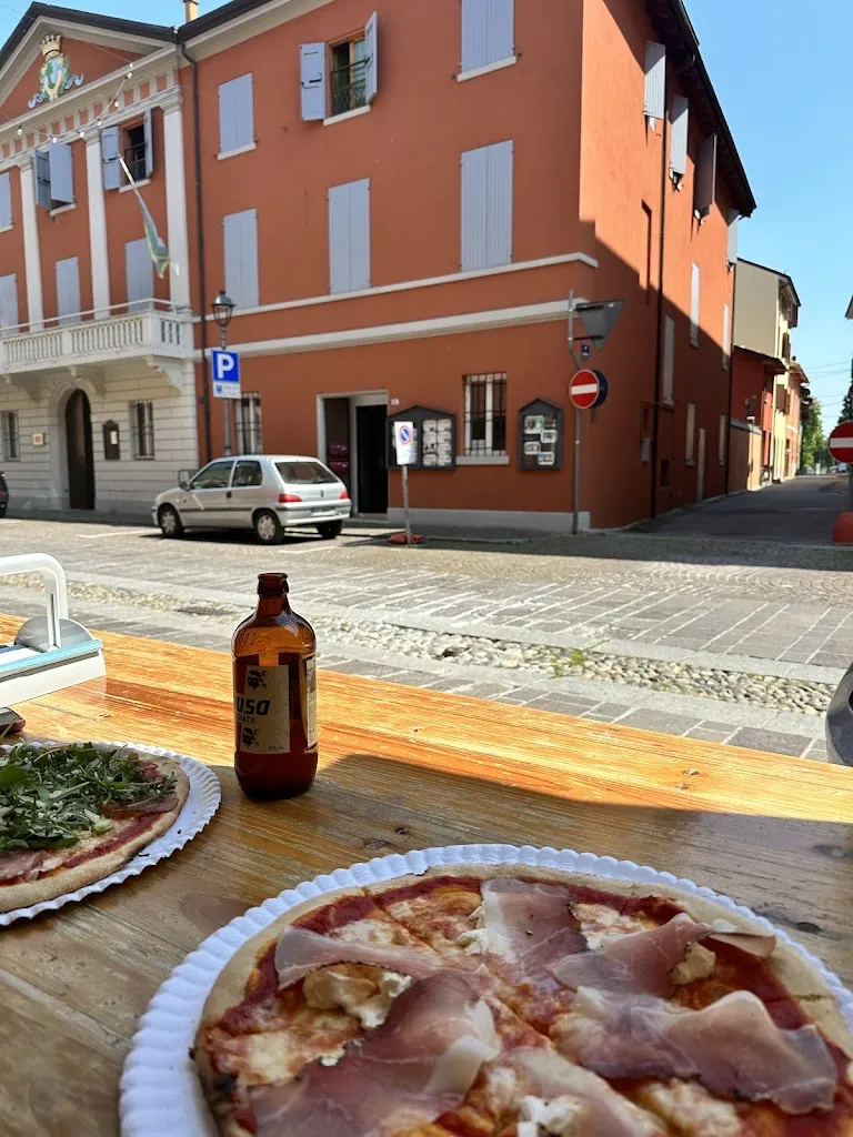 Pizzeria Del Corso restaurant in Sant'Agata Bolognese