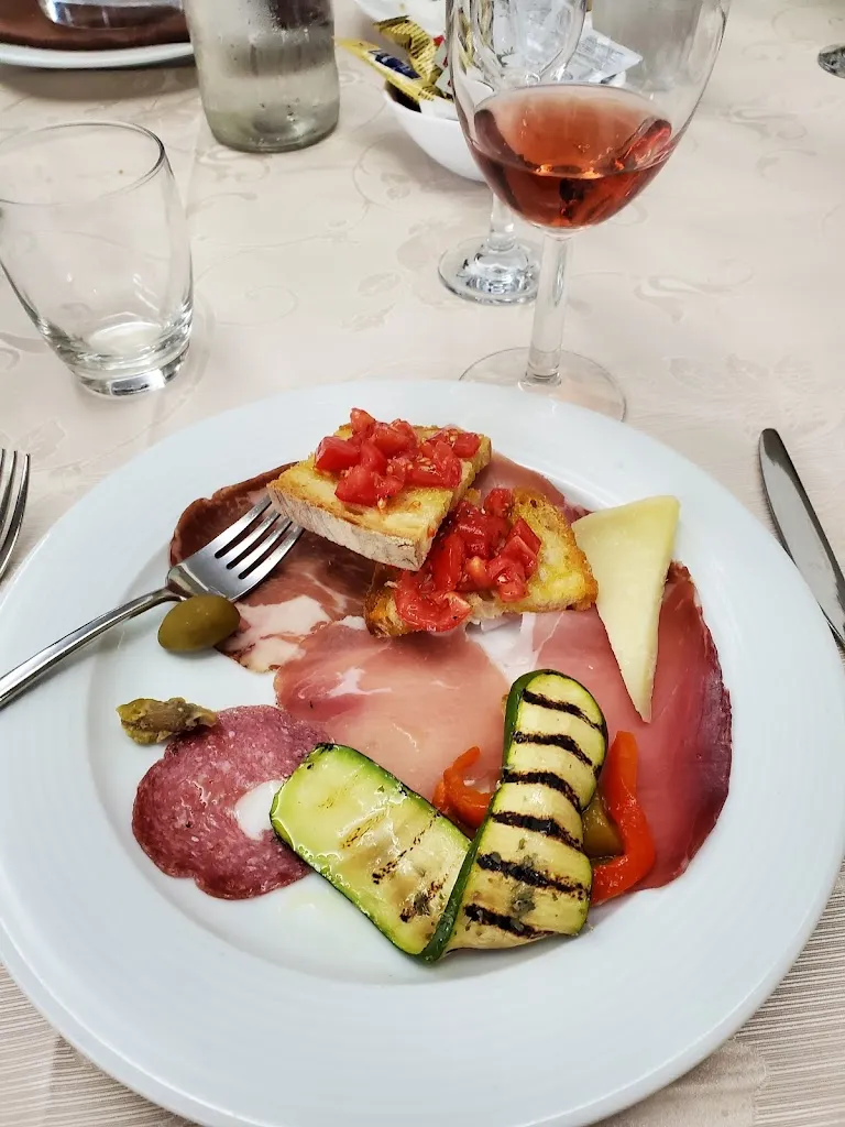 john fareio_Hotel le Ginestre CIR066079ALB001_Roccacasale_review