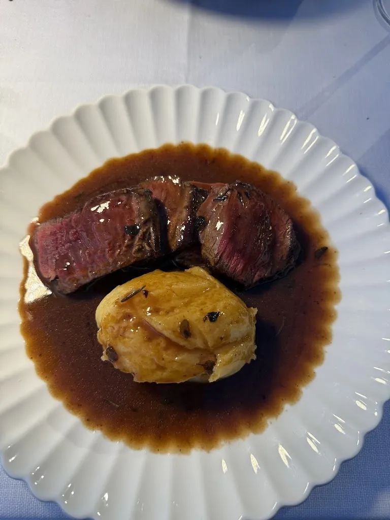 Phoebe Kofford_Mira Hostaria_Santa Croce Scuole_review