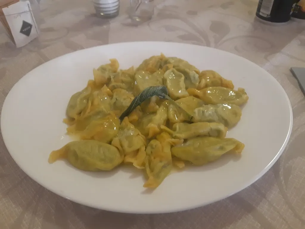 Sandor Rozsa_Pizzeria Trattoria Parosa_Sarmato_review