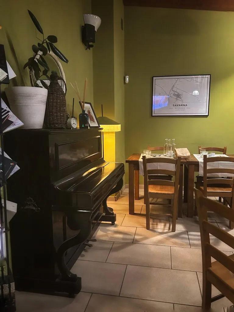 Francesca T._Ustarèia_Savarna-Conventello_review