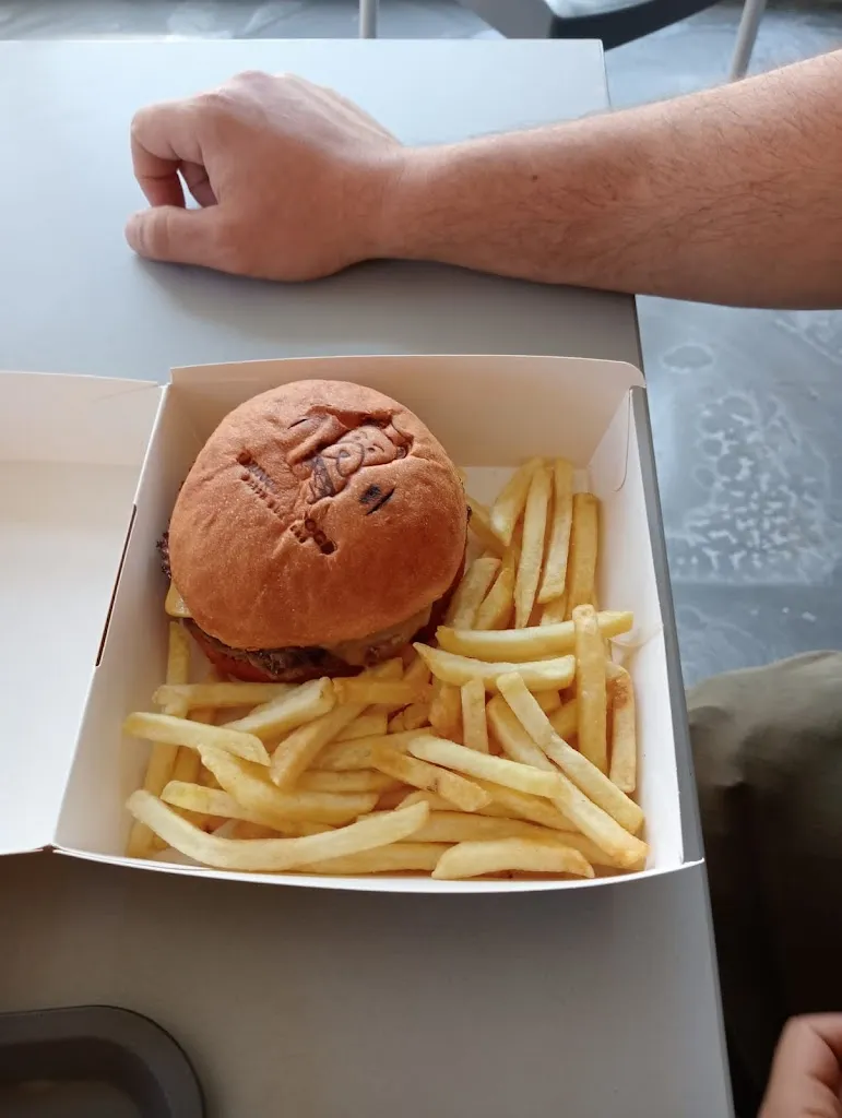 Menu_Hungry Dogs - Fresh Burgers_Savarna-Conventello_image_5