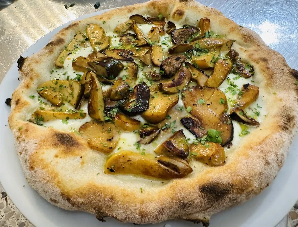 Irina Trattoria e Pizzeria_Savigno_slider_image_2