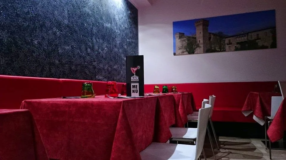 Black Pizzeria American Bar restaurant in Savignano sul Panaro