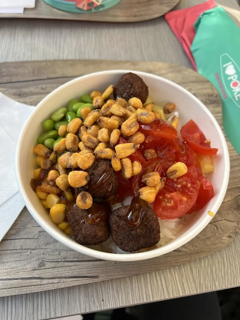 Charlotte D_I Love Poke Serravalle_Serravalle_review