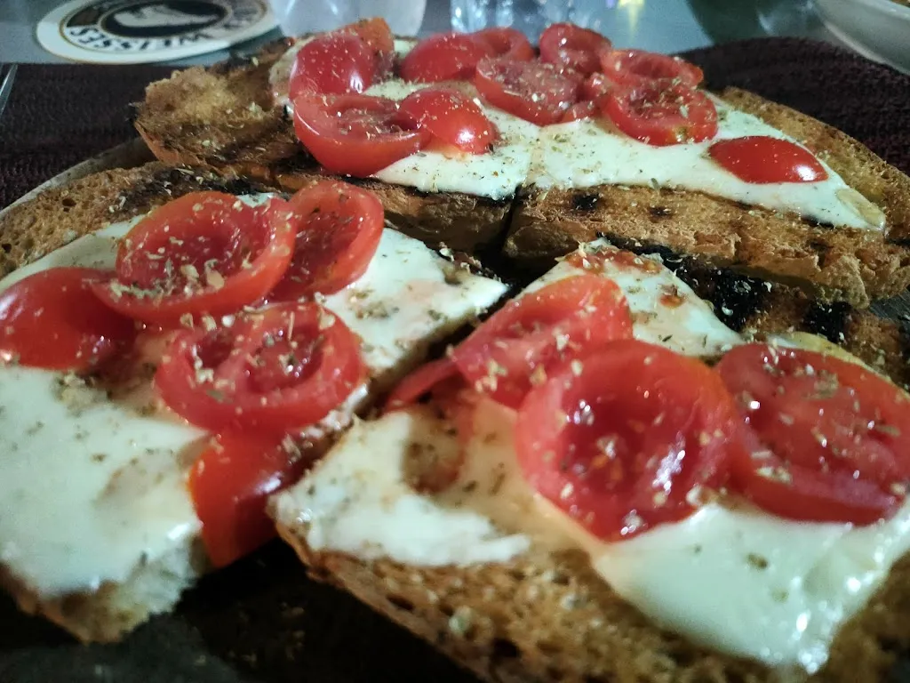 Cristina De Luca_Piccolo Mondo Ristopub_Serramazzoni_review