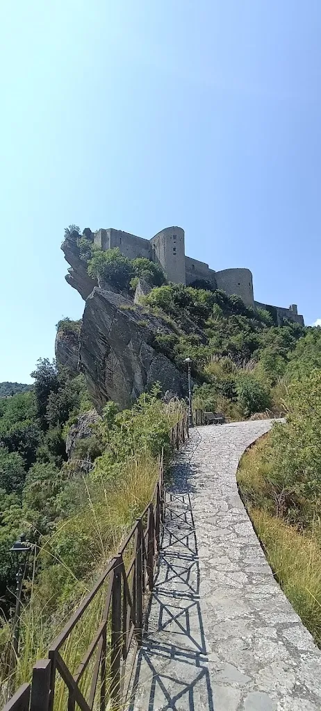 Laura Picchiarelli_Roccascalegna_Roccascalegna_review