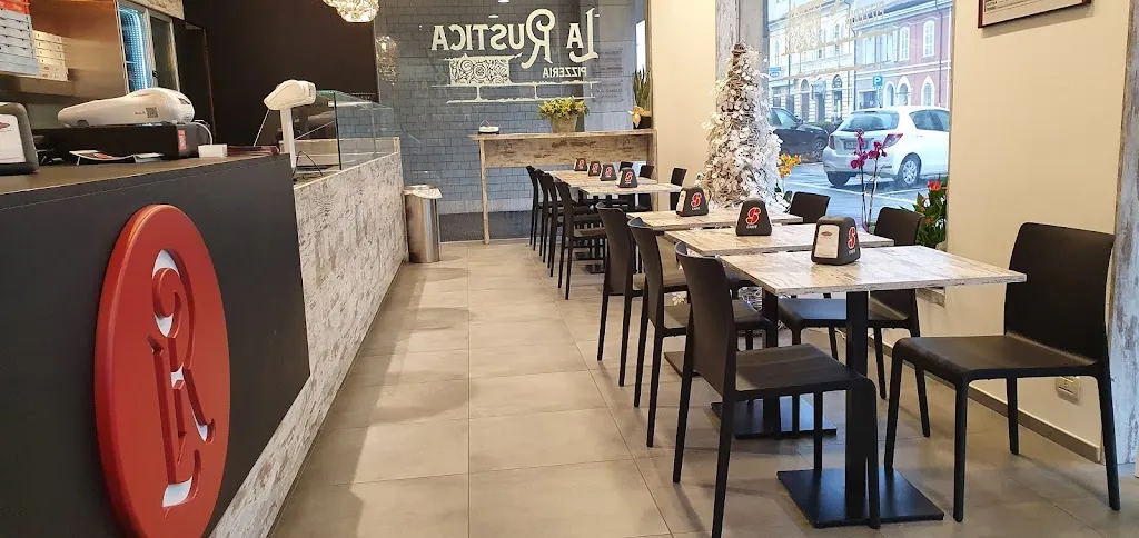 Pizzeria La Rustica restaurant in Savignano sul Rubicone