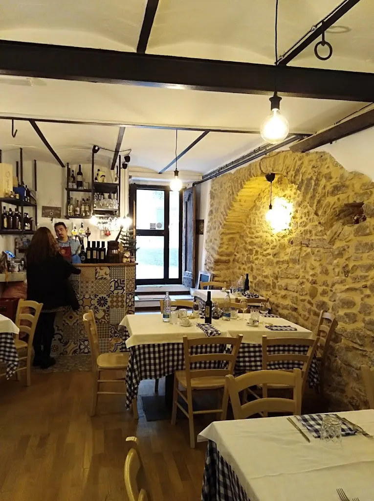 La Locanda del Corvo restaurant in Roccascalegna