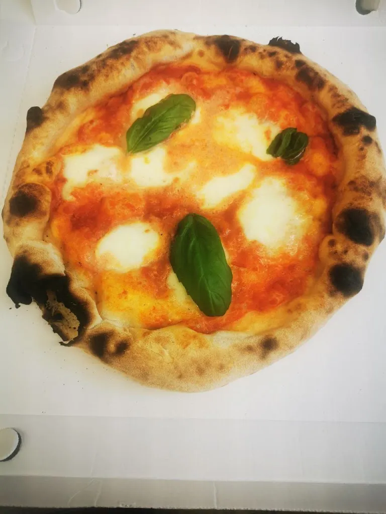 Ristorante Pizzeria Pizza da Giulio_Solignano Nuovo_slider_image_3