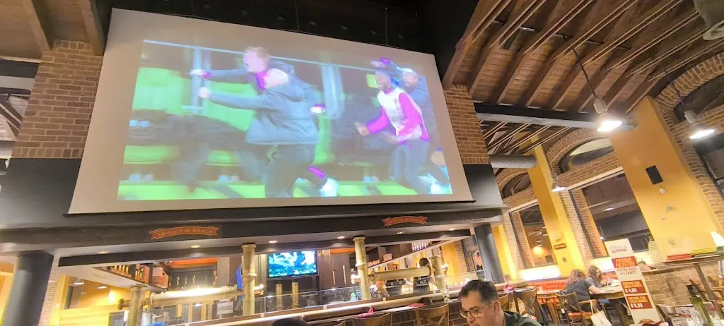 Denis Chambre_BAR CACCIATORI Di CHEN_Solignano Nuovo_review