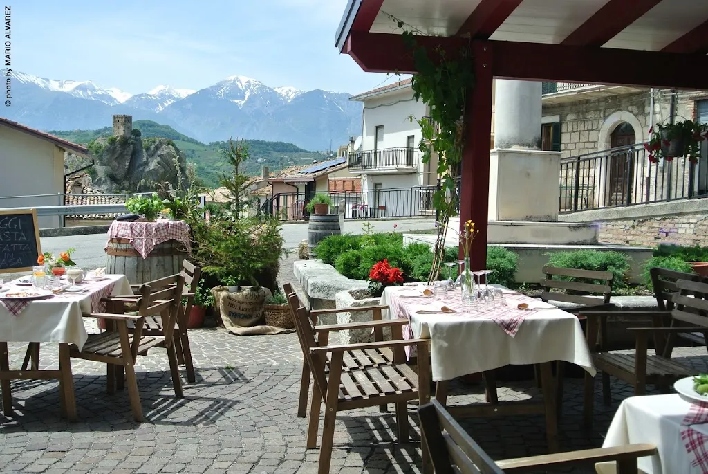 Civico 20 restaurant in Roccascalegna