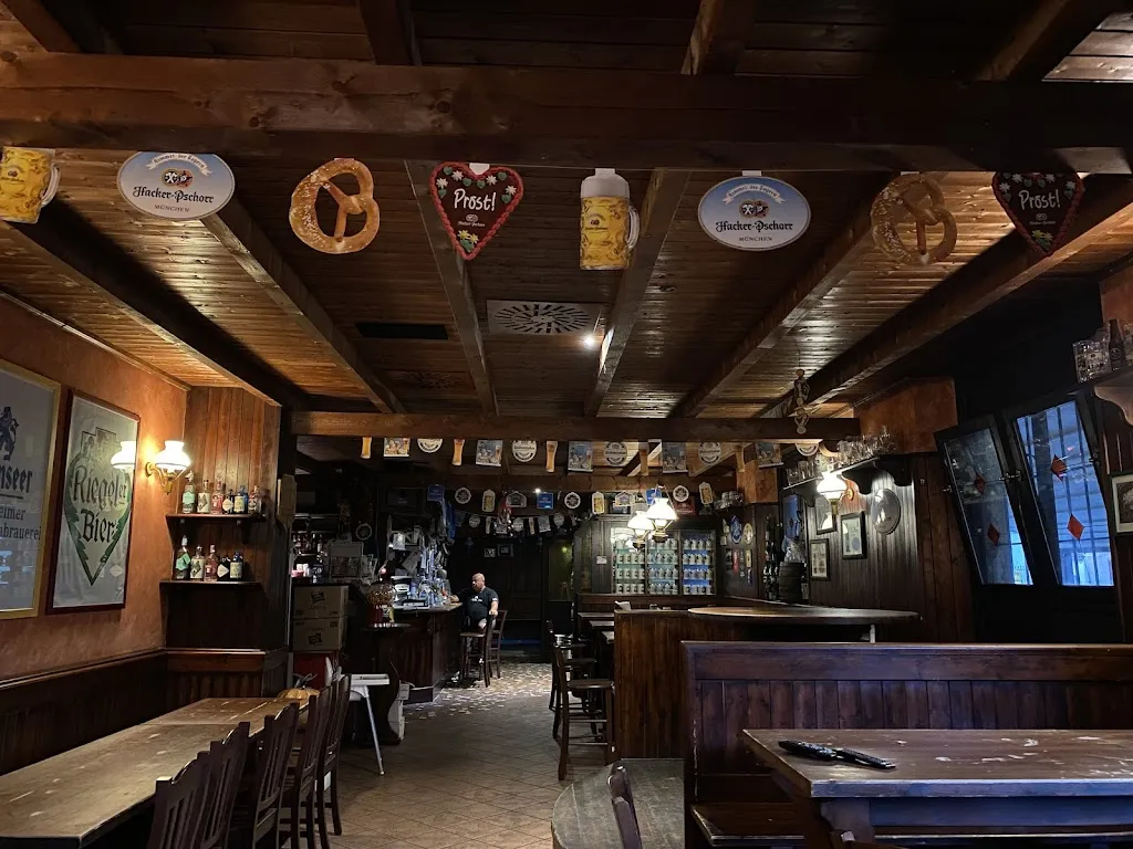 Oliver Twist Pub restaurant in Soragna