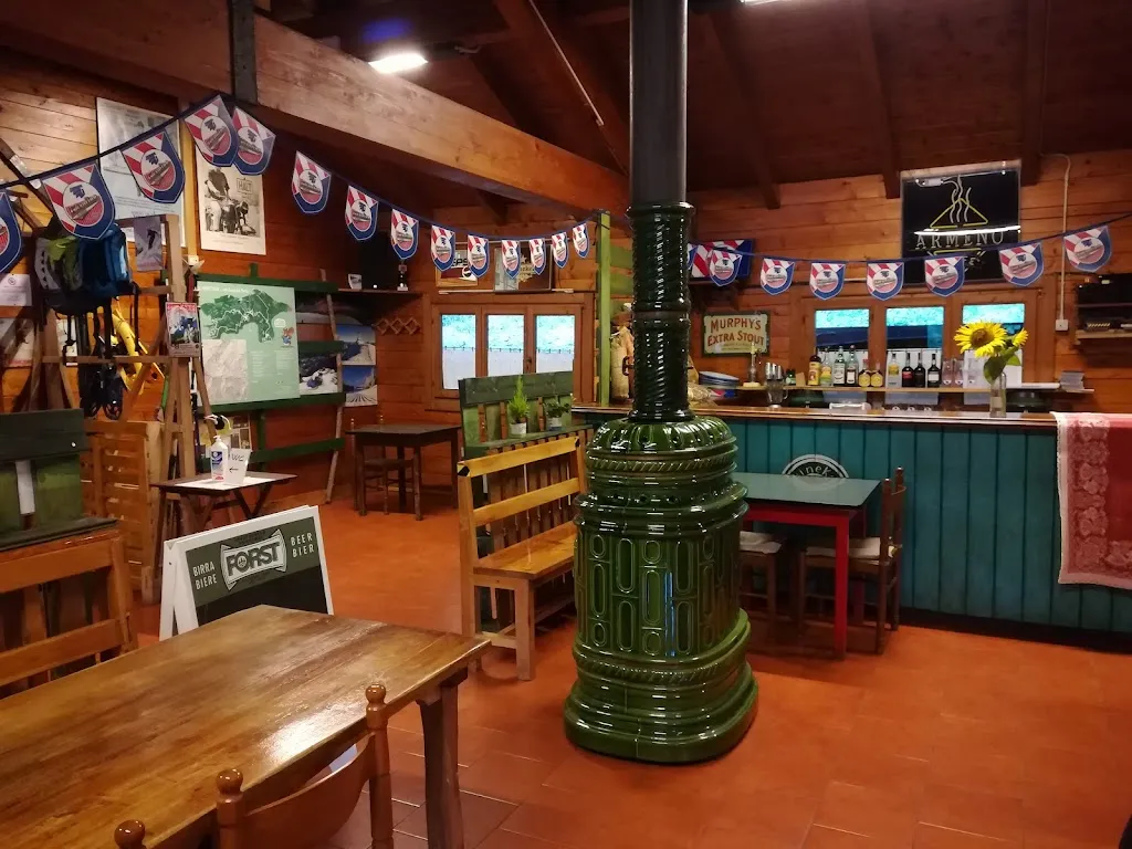 Chalet Pian Della Giara restaurant in Tizzano Val Parma