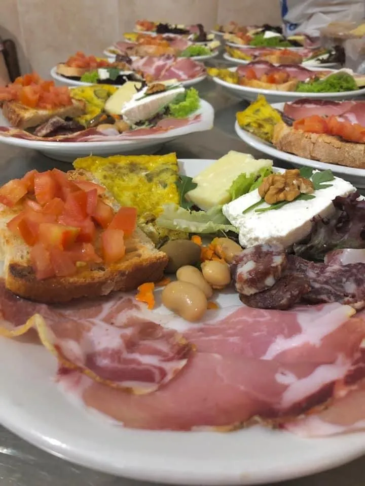 Agriturismo Colle Pennacchio restaurant in Roccavivi