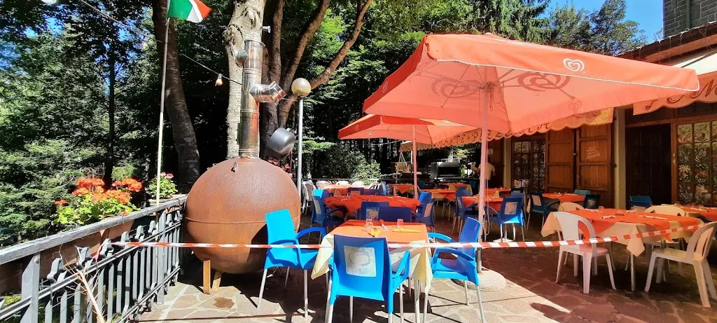 Fumaiolo Paradise Ristorante Pizzeria Hotel restaurant in Verghereto