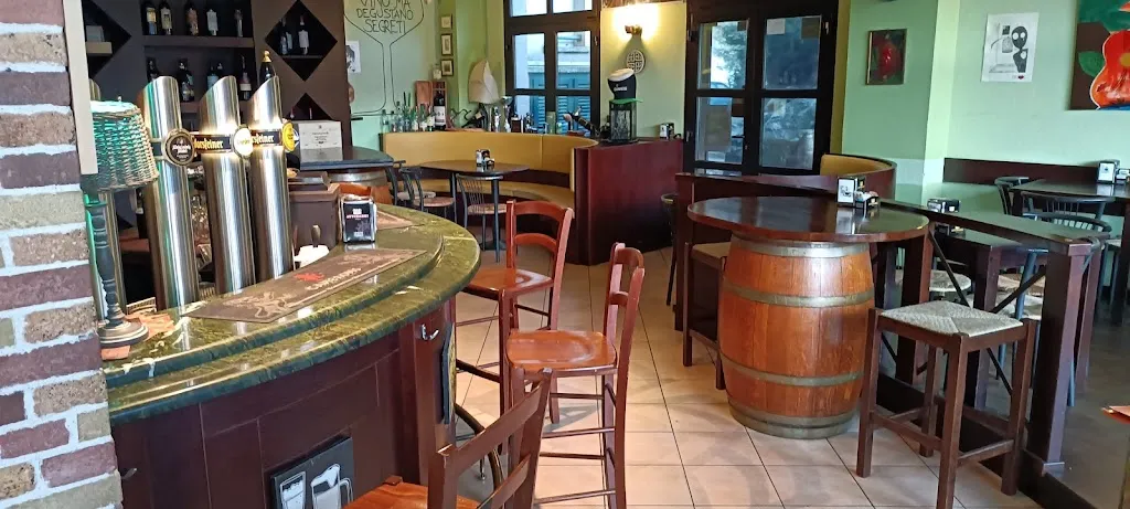 M R_Divino Wine Bar_Vergato_review