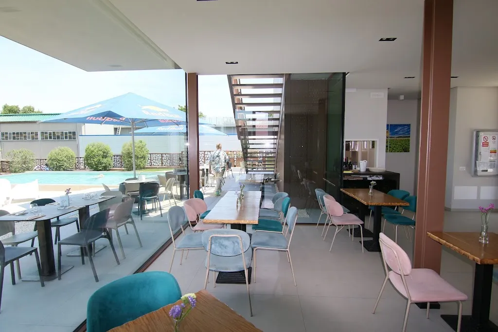 Amabile pool e bistrot restaurant in Verucchio