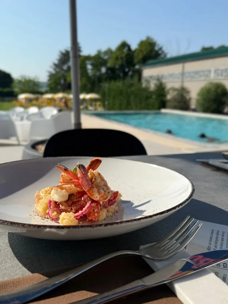 Amabile pool e bistrot_Verucchio_slider_image_2