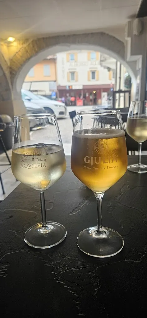 András Csuvarszky_AdHoras_Aquileia_review