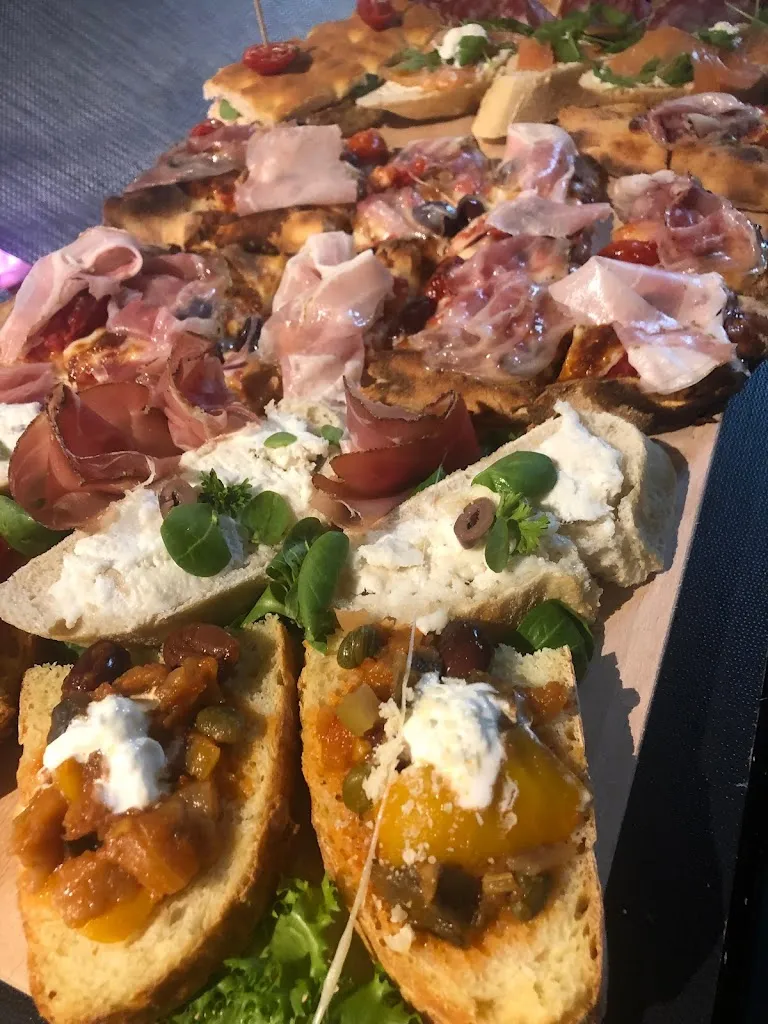 Enjoy - food drink & friends restaurant in Azzano Decimo