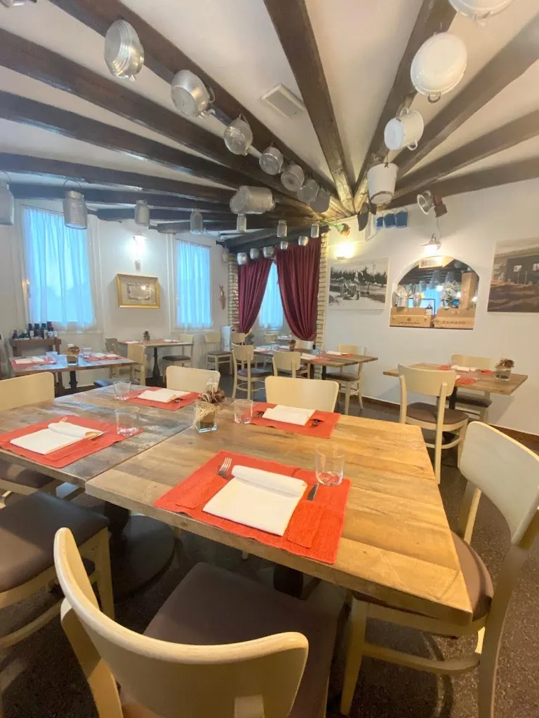 Osteria Turlonia restaurant in Azzano Decimo