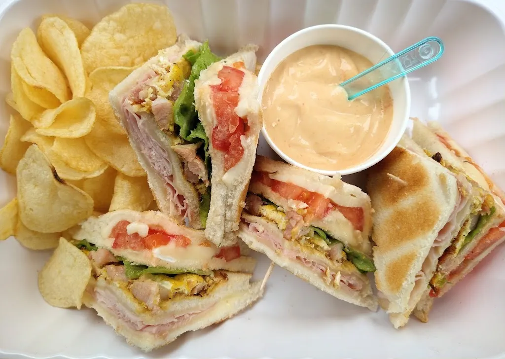 R Hall_Caffe 'Gelateria Central Muin Maria Grazia_Aviano_recensione