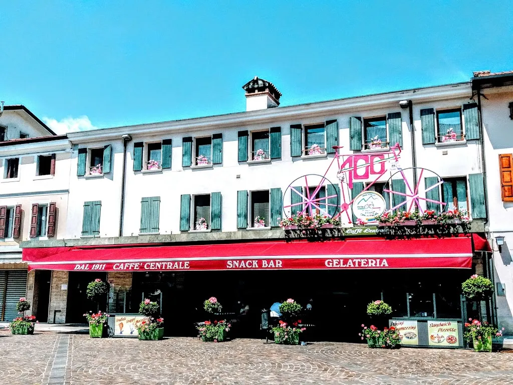Caffe 'Gelateria Central Muin Maria Grazia restaurant in Aviano