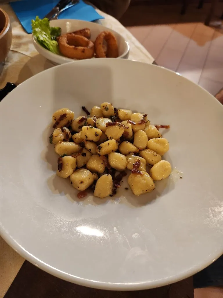 Kelsey McNulty_Trattoria - Pizzeria Aviano Inn_Aviano_review