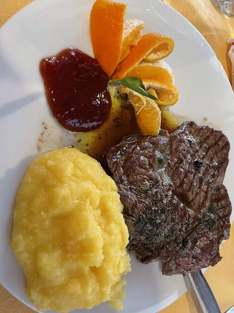 Longdy Yi_Al Gaiardin_Caneva_review