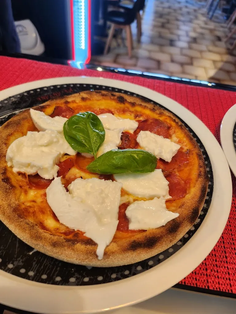 Menu_Black & White. Food & Drink_Cassacco_image_8