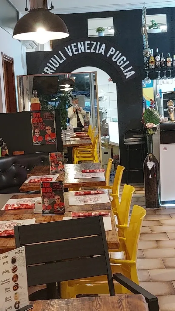 Black & White. Food & Drink_Cassacco_slider_image_2