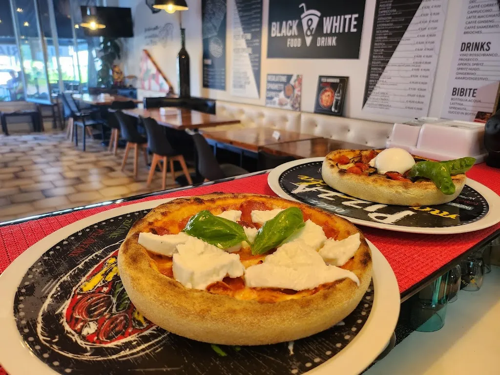 Black & White. Food & Drink_Cassacco_slider_image_3