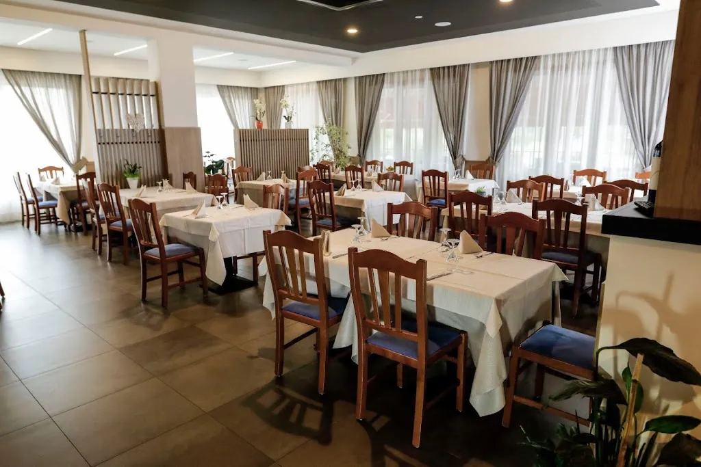 Albergo Ristorante Pizzeria Bar Sottocastello restaurant in Cassacco