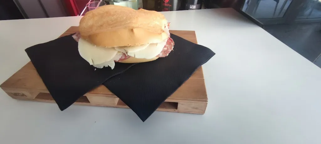 Andrea Uranic_Bar paradosso._Cercivento_recensione