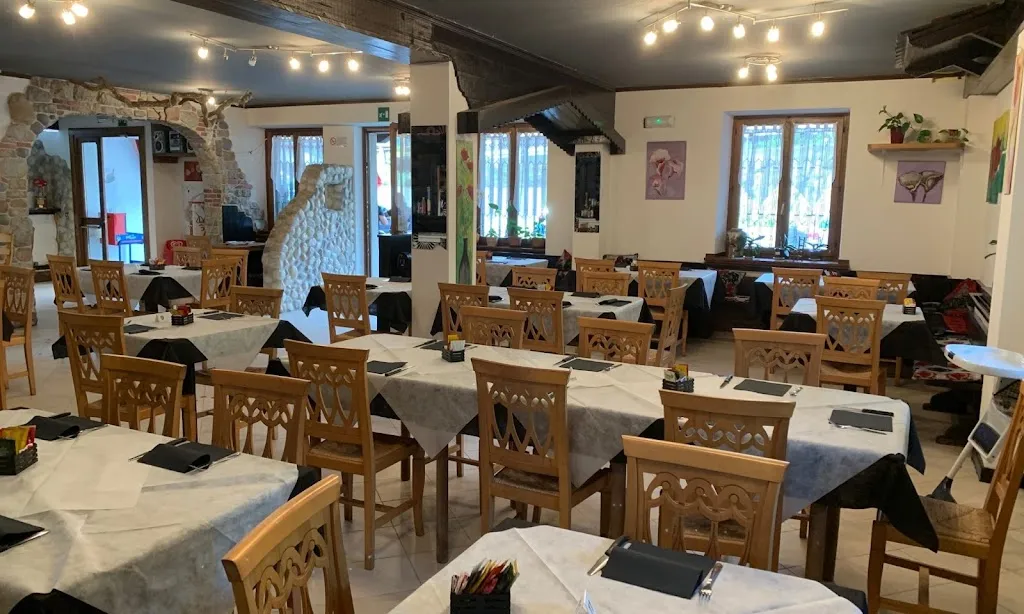 Albergo Al Quadrifoglio restaurant in Chiaulis