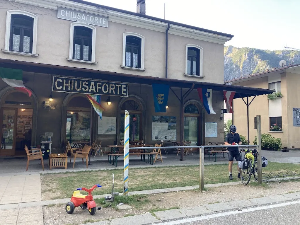 Vojtěch Lapuník_Stazione di Chiusaforte_Chiusaforte_review