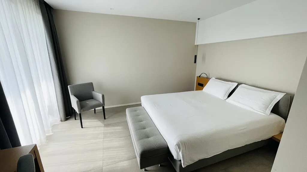 Benjamin Whitaker_Nodo Hotel_Codroipo_review