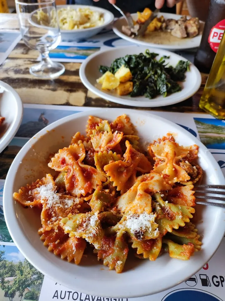 Ristoro tavola calda alloggi Bar S. Stefano_San Pio delle Camere_slider_image_1