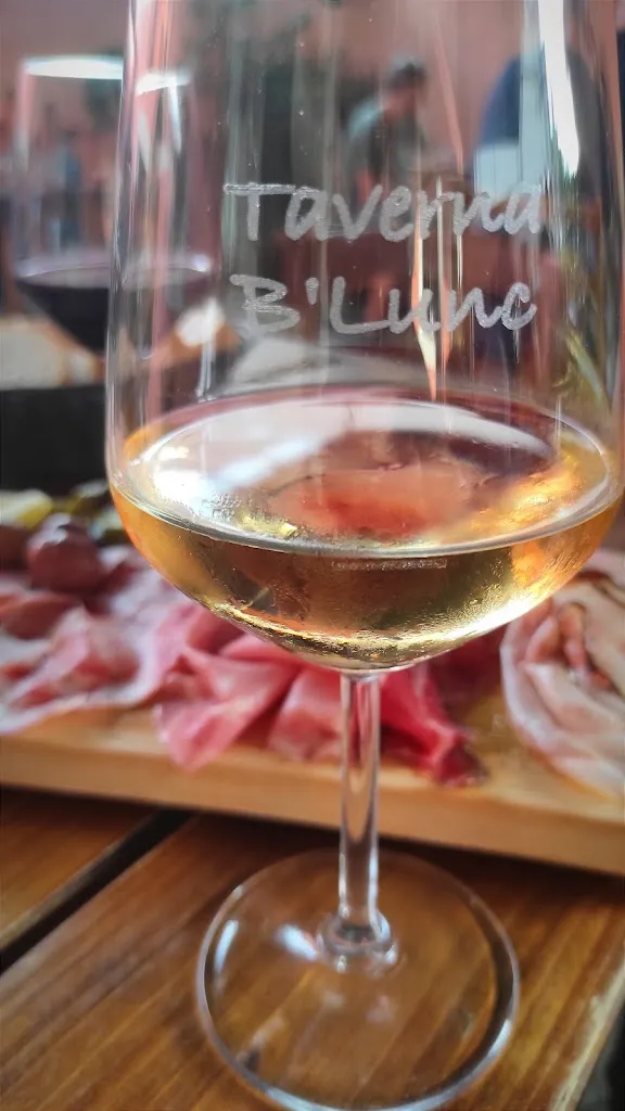 Ilaria S_Taverna B'lunc_Dolina_review