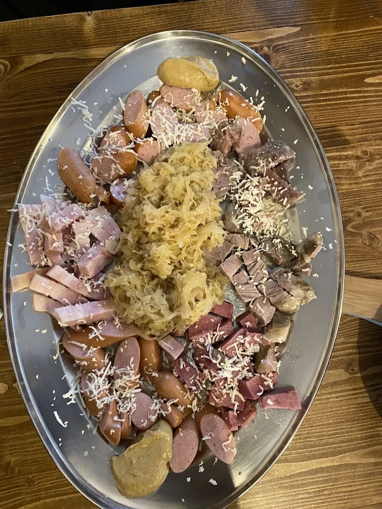 Anna Bressan_Taverna B'lunc_Dolina_review