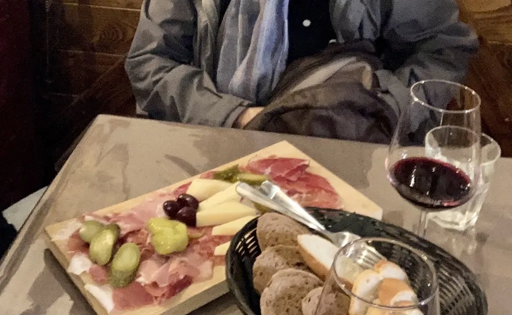 J T_Taverna B'lunc_Dolina_review